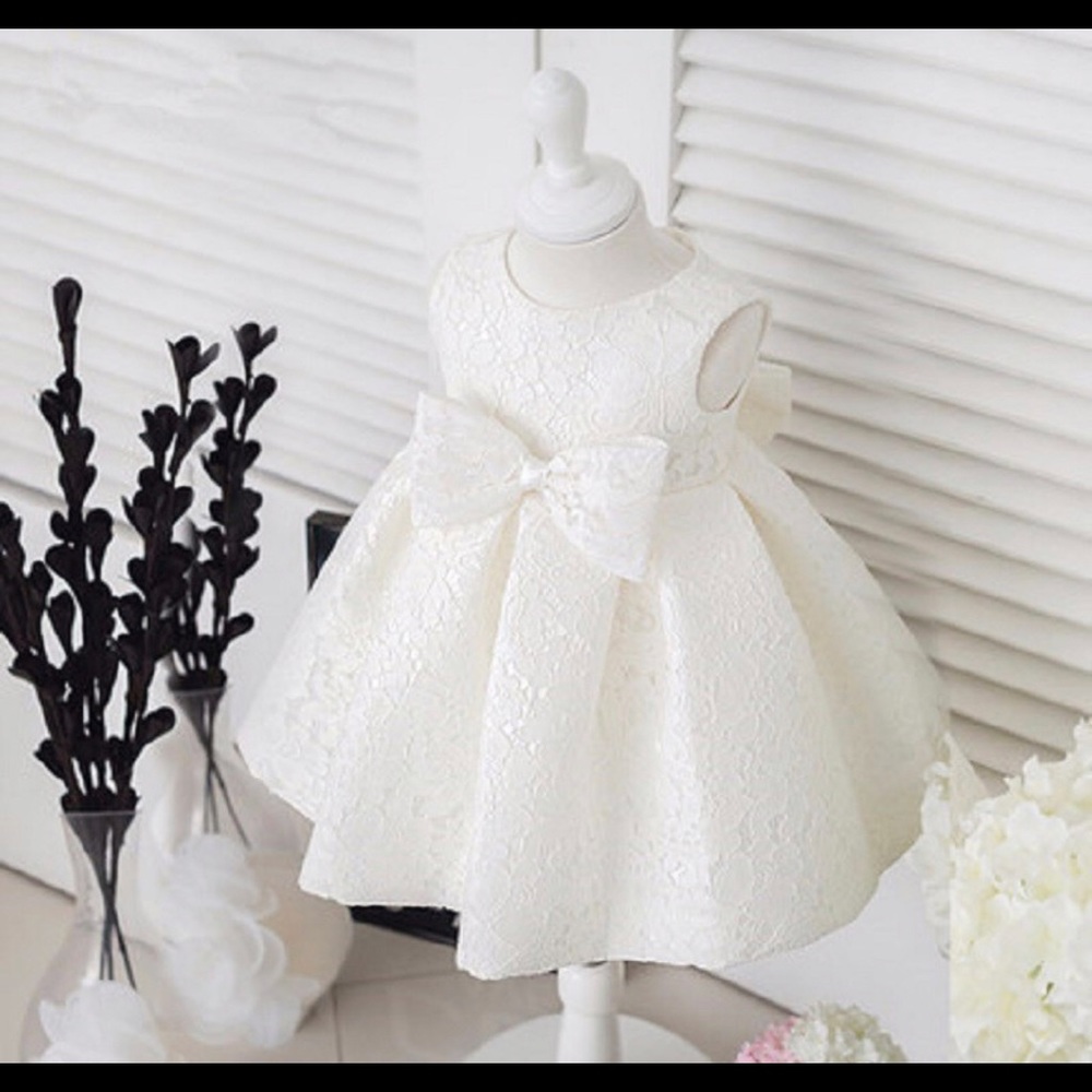 Beautiful white little girl’s dress!